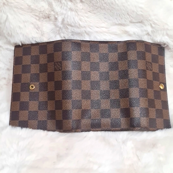 EUC Auth LV Damier Trifold wallet with insert. - Picture 5 of 15